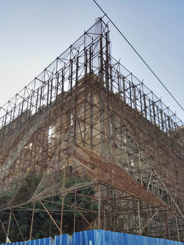 Hôtel Lincoln — Lincoln Hotel scaffold 2