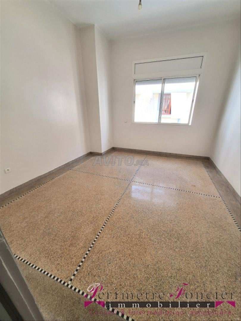 Charming unfurnished Art Deco studio for rent, city centre — photo 1
