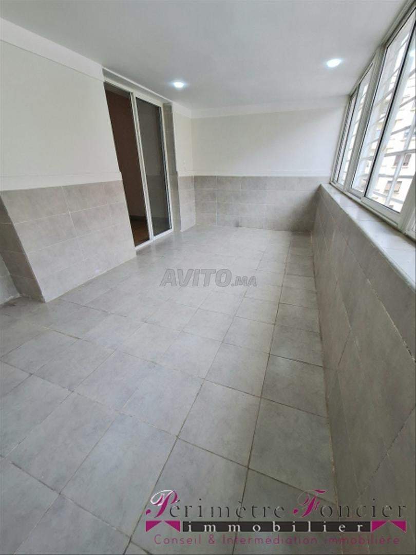 Superb unfurnished Art Deco studio for rent, city centre — photo 6