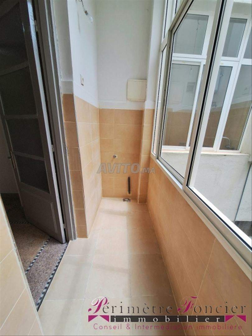 Superb unfurnished Art Deco studio for rent, city centre — photo 5