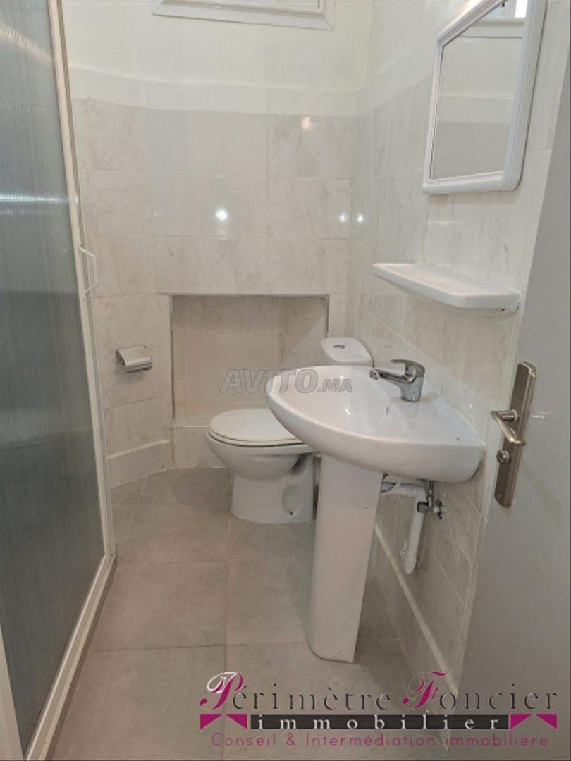 Superb unfurnished Art Deco studio for rent, city centre — photo 7