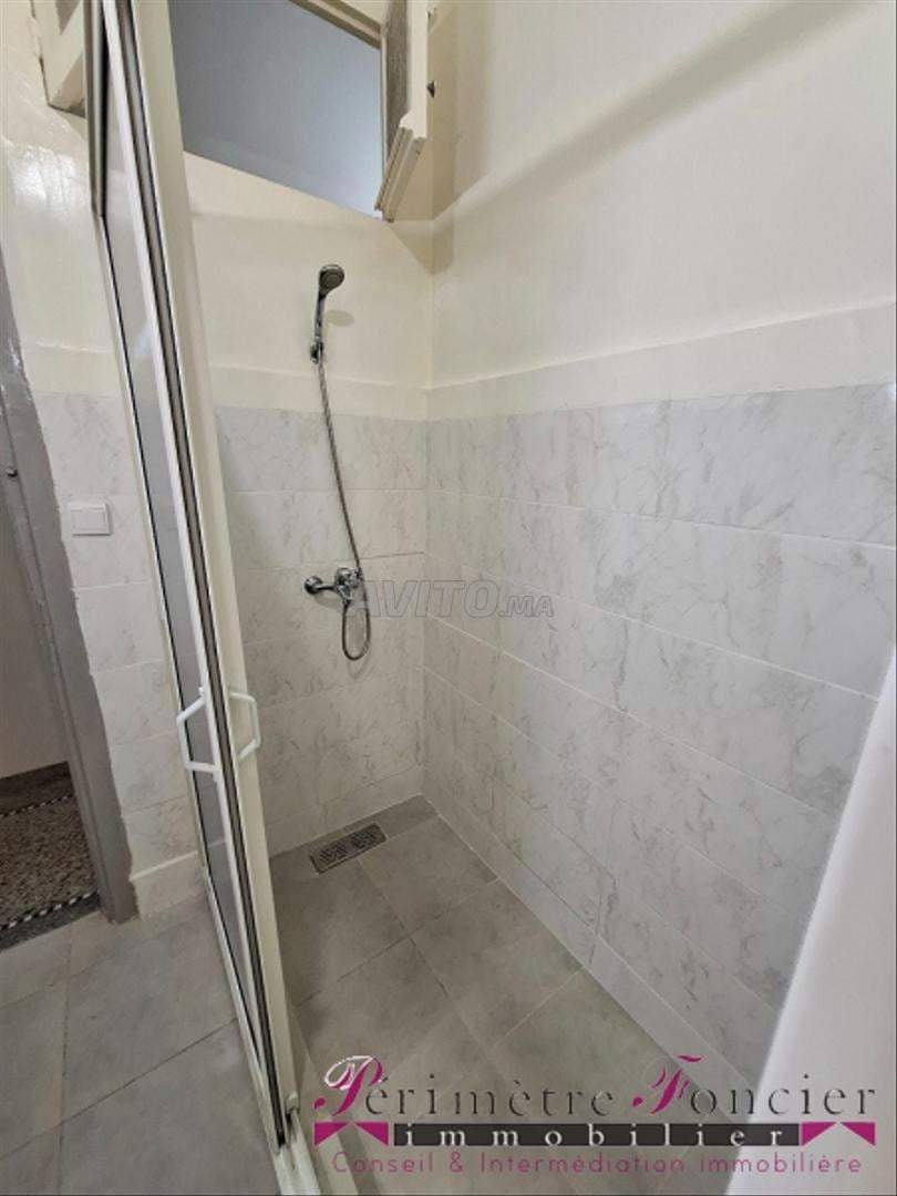 Charming unfurnished Art Deco studio for rent, city centre — photo 8