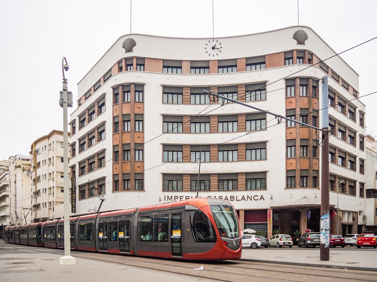 Immeuble Shell — Tram with Shell Building 1802