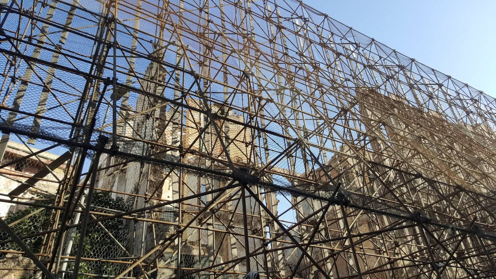 Hôtel Lincoln — Lincoln Hotel scaffold 3
