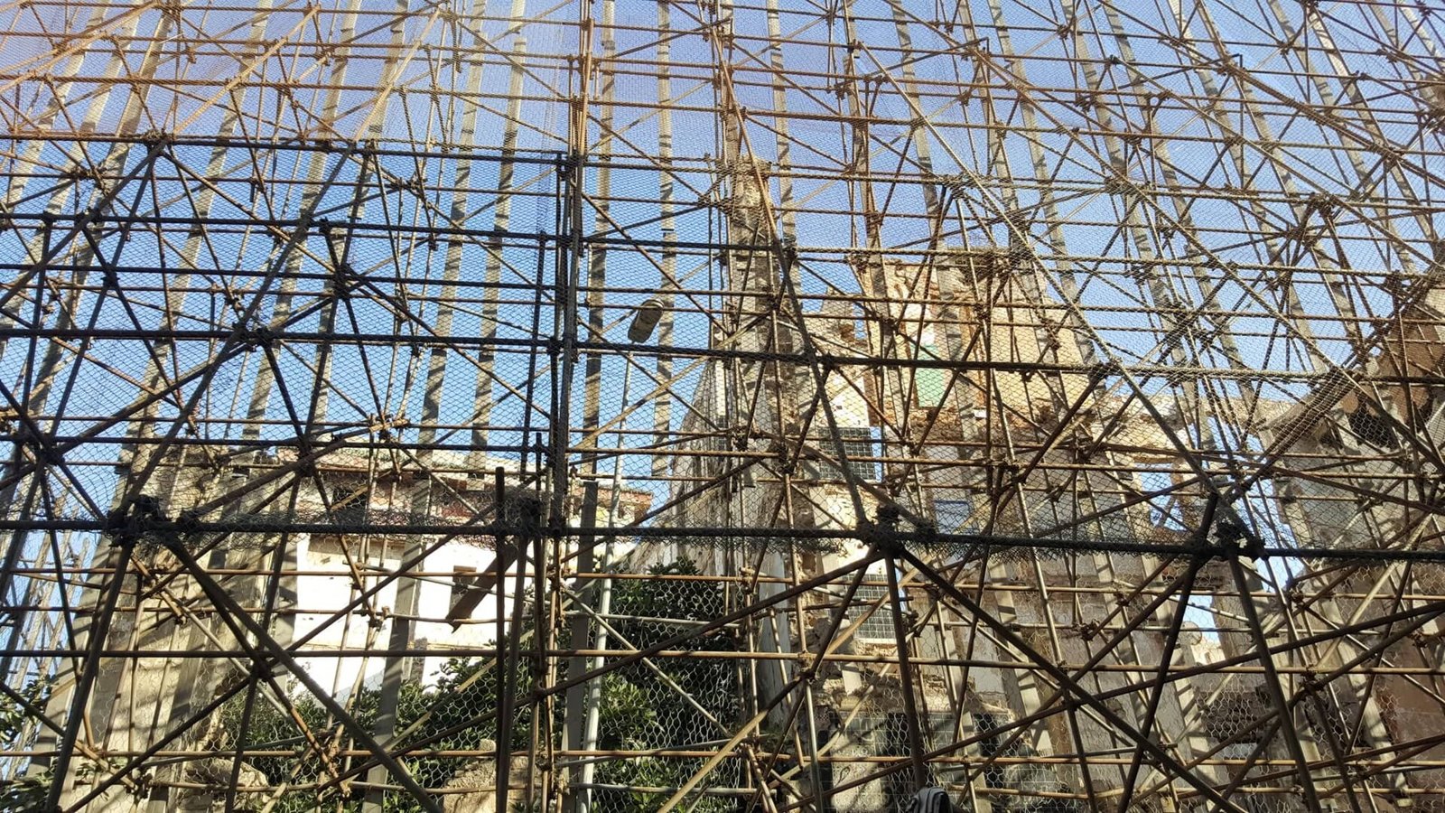Hôtel Lincoln — Lincoln Hotel scaffold 5