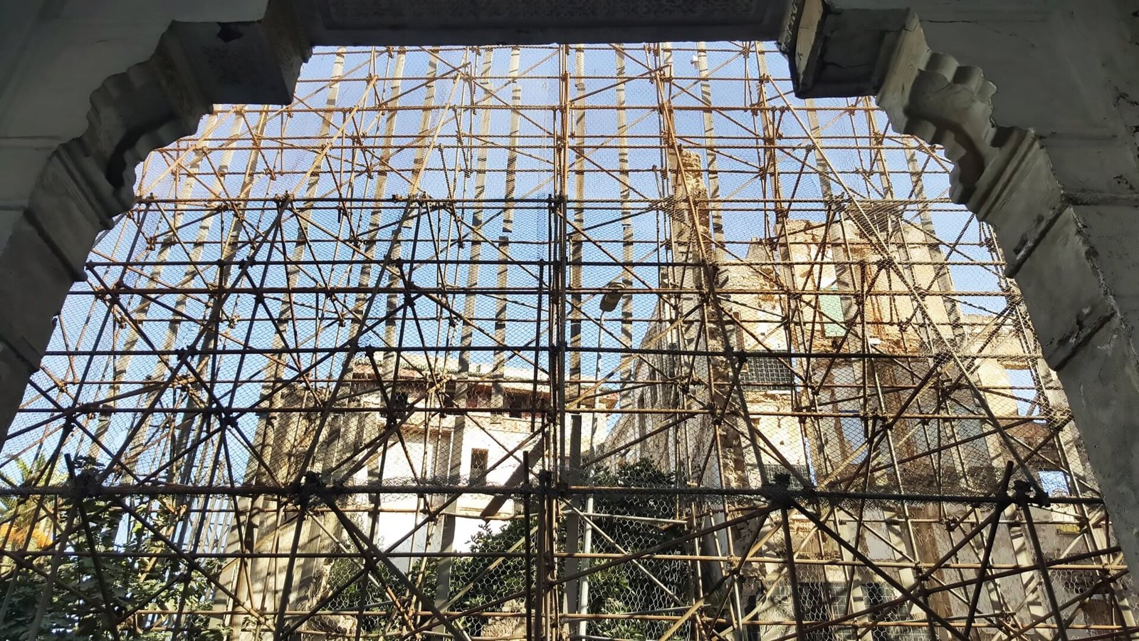 Hôtel Lincoln — Lincoln Hotel scaffold 4